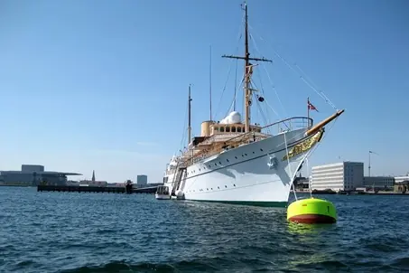 Cruise and yacht services