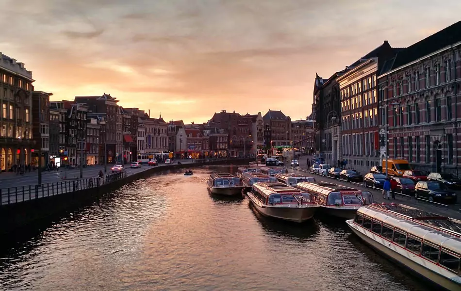 luxury-canal-cruise-Amsterdam